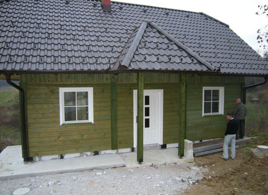 Lesena Hiša podjetja Mrazles